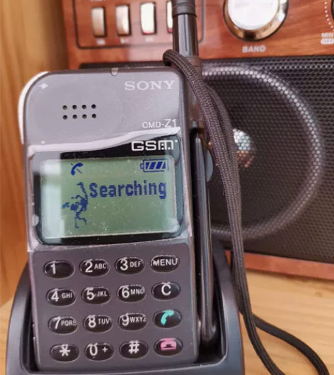 索尼鸵鸟手机，原装全套开机正常几成新自己看...