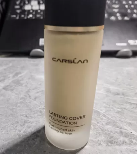 出一瓶全新卡姿兰小野猫粉底，去年九月份购入...