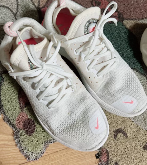 NIKE足粒女士运动鞋 一共就穿过2次 细...