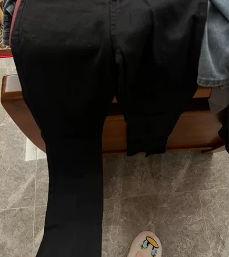 两条开叉黑色牛仔裤！一条直筒L穿了几次，一...