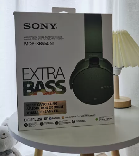 索尼全新耳机出售，头梁顶有轻微掉漆 感兴趣...