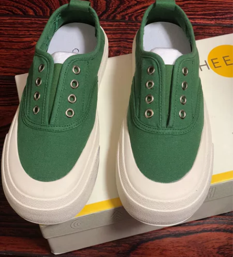 在喜品牌 帆布鞋 很软很软 36码，可两穿...