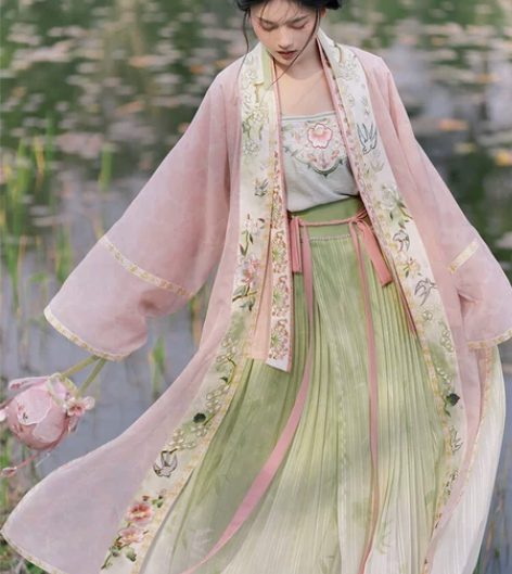 （9折代拍）瞳莞淡绯色飞机袖一山春色绣花长...