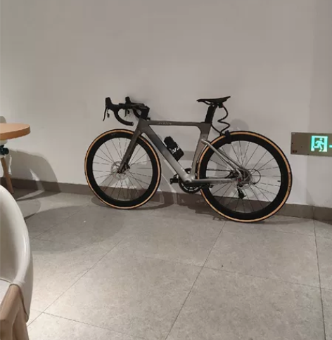 出Java fuoco，98新公路车一辆，...