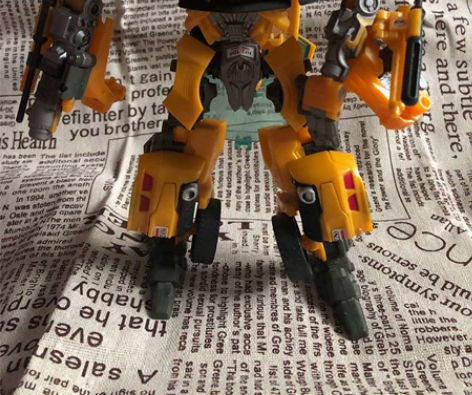 收拾屋子找出来一个闲置孩子宝变形金刚-大黄...