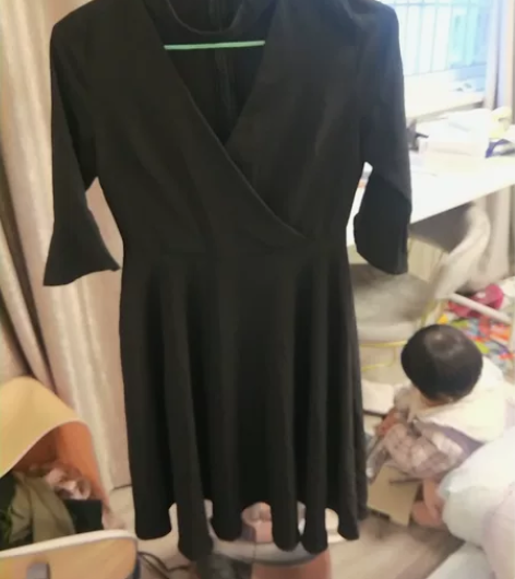 v领荷叶袖连衣裙夏 感兴趣的话点“我想要”...