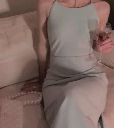 从一法式吊带连衣裙夏复古港风高级感小众初恋...