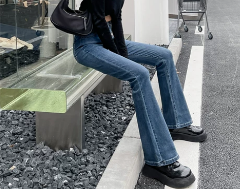 【狂欢价】高腰微喇牛仔裤女春秋2021年新...