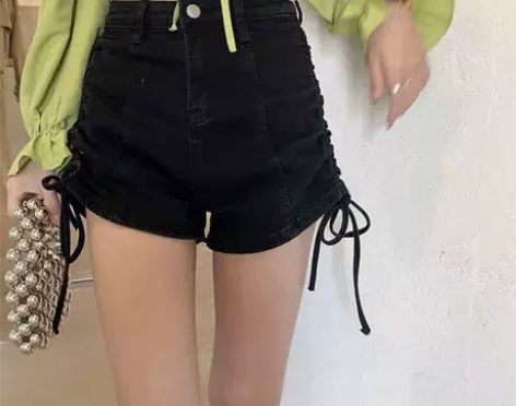 乌77设计感侧边抽褶系带牛仔短裤女韩版高腰...