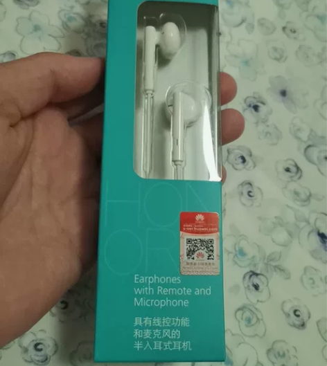 荣耀耳机，全新没拆封，需要直接拍，不议价！...