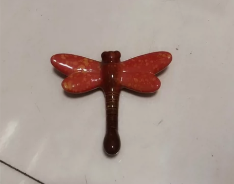 小蜻蜓陶瓷摆件一件，包邮。别错过。 感兴趣...