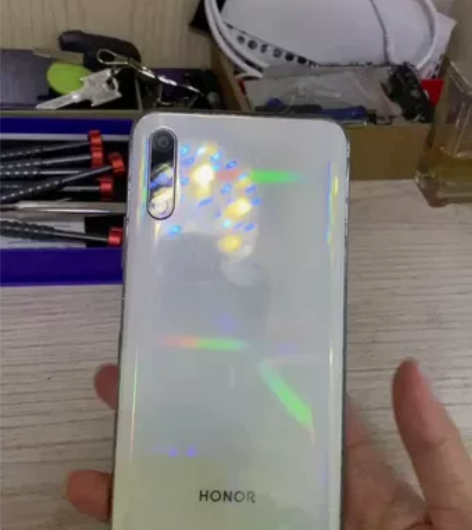 荣耀9x 664 换过后玻璃，屏幕小爆所有...