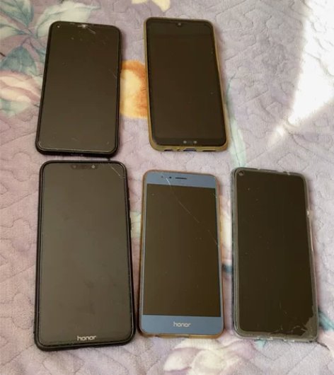 5个华为荣耀手机,一个三星的 可小刀要得私...
