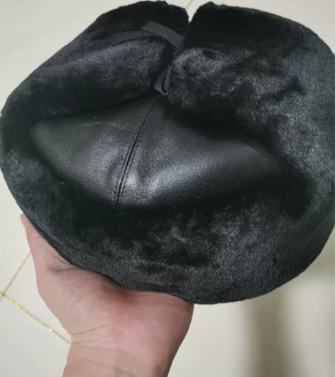 全新59码黑色皮棉帽，雷锋帽，质量很好。绒...