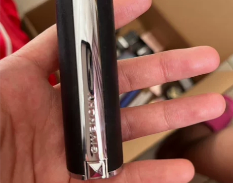 纪梵希口红304购于专柜,信者买 随机赠送...