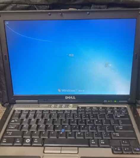 Dell笔记本电脑，孩子上网课使用外壳有划...