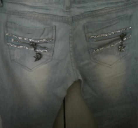 牛仔裤，九成新，原价是一百多的 感兴趣的话...