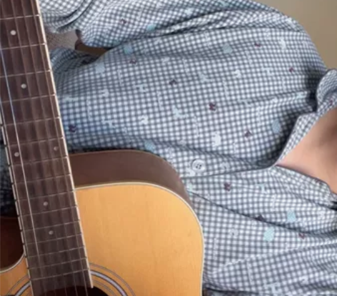 99新红棉吉他，音色杠杠的！初学首选，没怎...