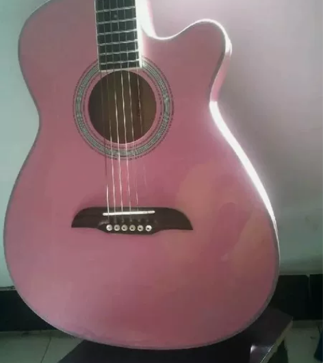 适合新手入门吉他 粉色的很漂亮 很适合...