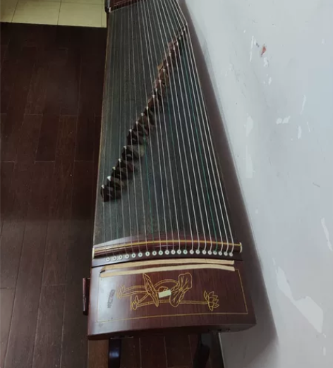 8成新，古筝，学校兴趣爱好，现在不学了，东...