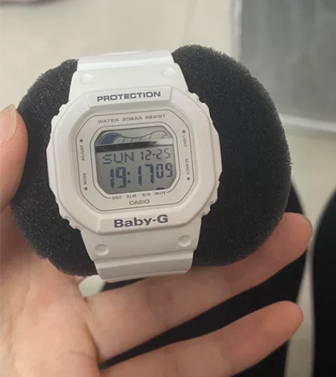 出卡西欧小方表 白色轻微使用痕迹旗舰店购入...