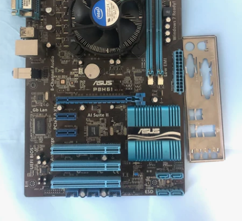 华硕P8H61主板，大板，自带3根PCI插...