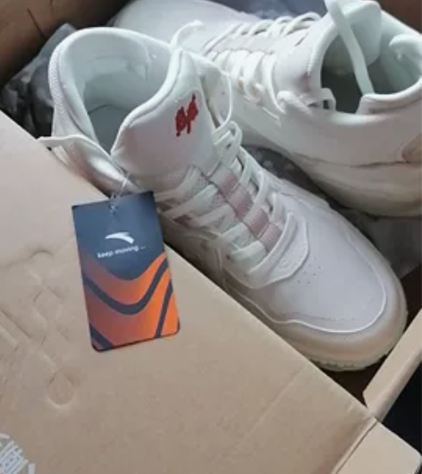 实体店买的安踏烈焰女鞋，实体店原价439，...