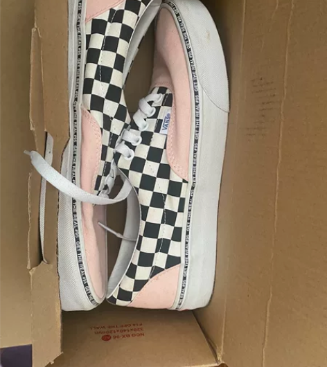vans粉黑白格拼接42码正品！！！ 九成...