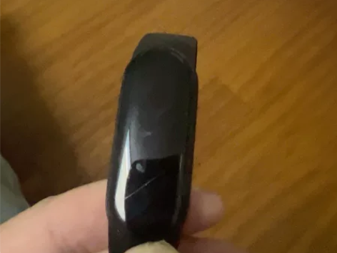 小米手环6，屏幕有轻微划痕 感兴趣的话点“...