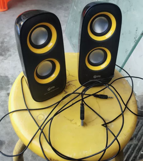 一对家庭小音箱，电脑上也可以使用，家庭上常...