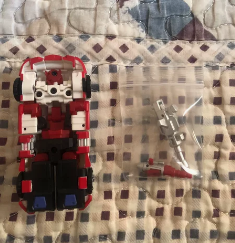 铁工厂变形金刚红色警报 成色不错，配件就图...