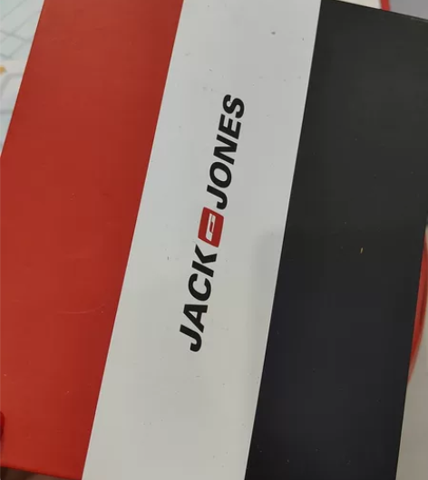JackJones围巾,全新。 感兴趣的话...