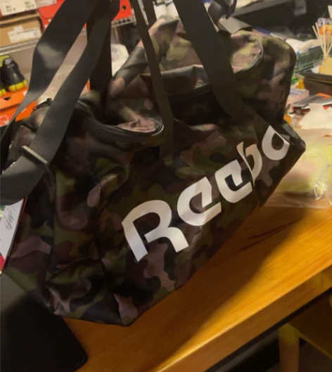 锐步迷彩轻便运动包/单肩包/篮球包。 全新...