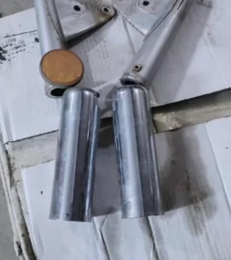 新款豪爵铃木AX100灯耳减震桶！成色如图...