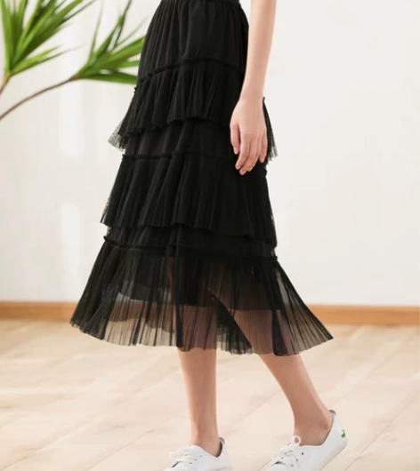 长款蕾丝蛋糕裙，层次感可以使你的身材看起来...