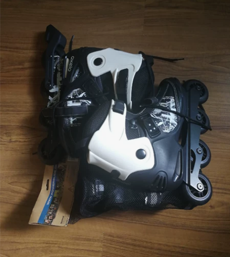 迪卡侬直排自由式轮滑鞋带全套护具（包括护膝...