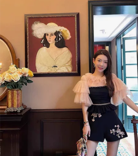 孙瑜儿刺绣连体裤  拍照很好看 衣服质感也...