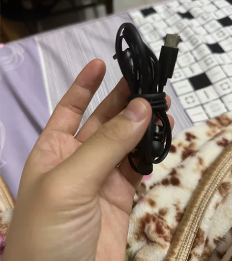 买一加手机配的耳机，闲置着没怎么用 感兴趣...