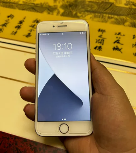 出一台国行苹果8，64G个人一手机，非常爱...