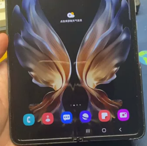 三星fold1代韩版刷国行 屏幕一个小漏液...