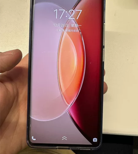 vivo X90 8+256 实体店入手，...