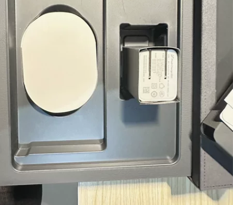 vivo x fold?自带那种原装充电器...