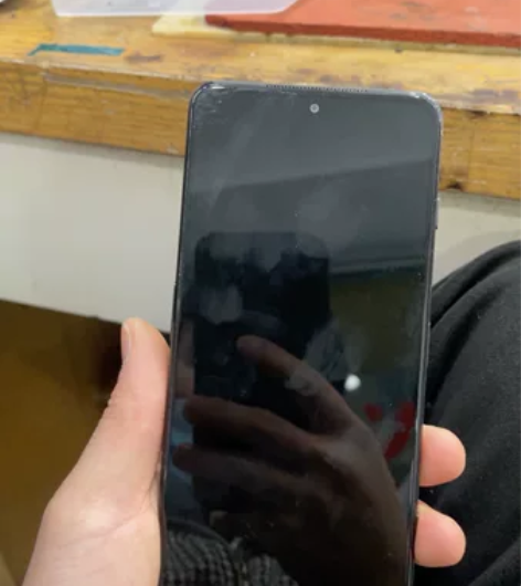 黑鲨4S充电ic把主板烧穿了，屏幕是好的，...