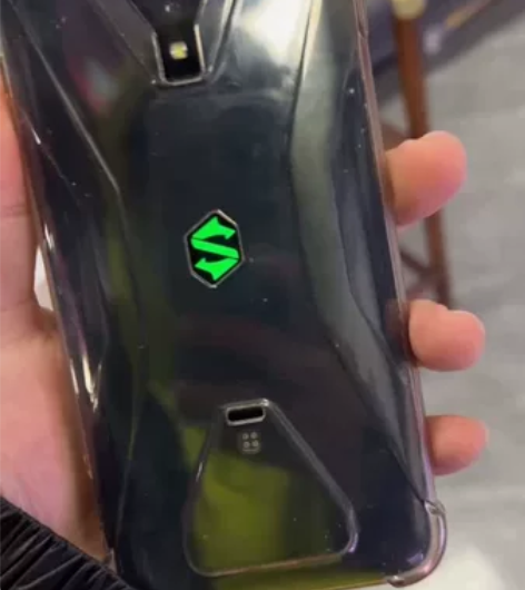 自用游戏机(因换新游戏机了,所以出售) 黑...