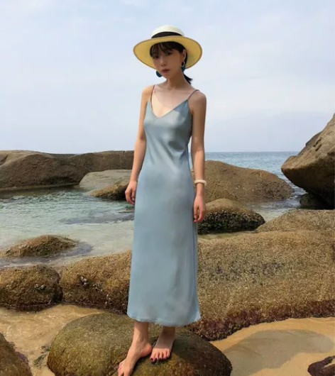 性感吊带裙女夏新款v领复古丝质裙子修身显瘦...
