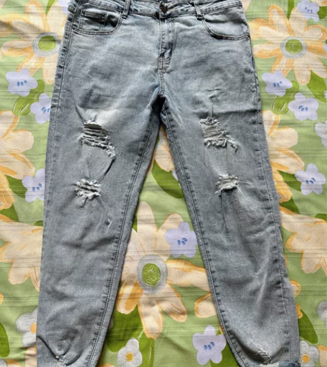 男士牛仔裤，31码 感兴趣的话点“我想要”...