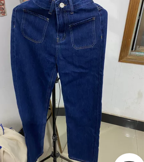 深色牛仔裤 成色很好 感兴趣的话点“我想要...