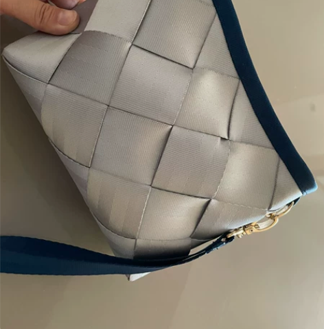 女士手包，可手拎可单背。送民族风小包。 感...