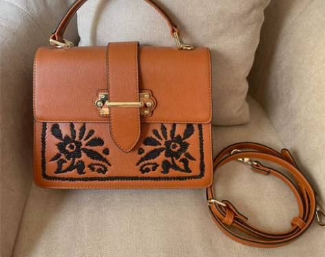 复古刺绣单肩包邮差包信封包女士斜挎包手提包...
