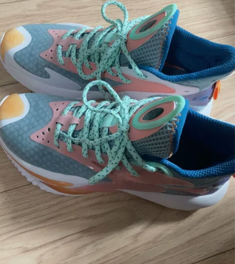 安踏狂潮3全新无鞋垫 感兴趣的话点“我想要...